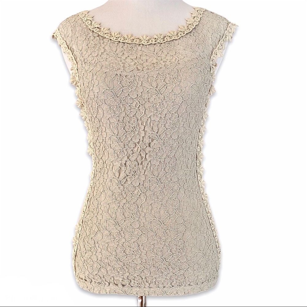 NWOT Express Lace Front Fitted Sleeveless Blouse, XS - Picture 2 of 14
